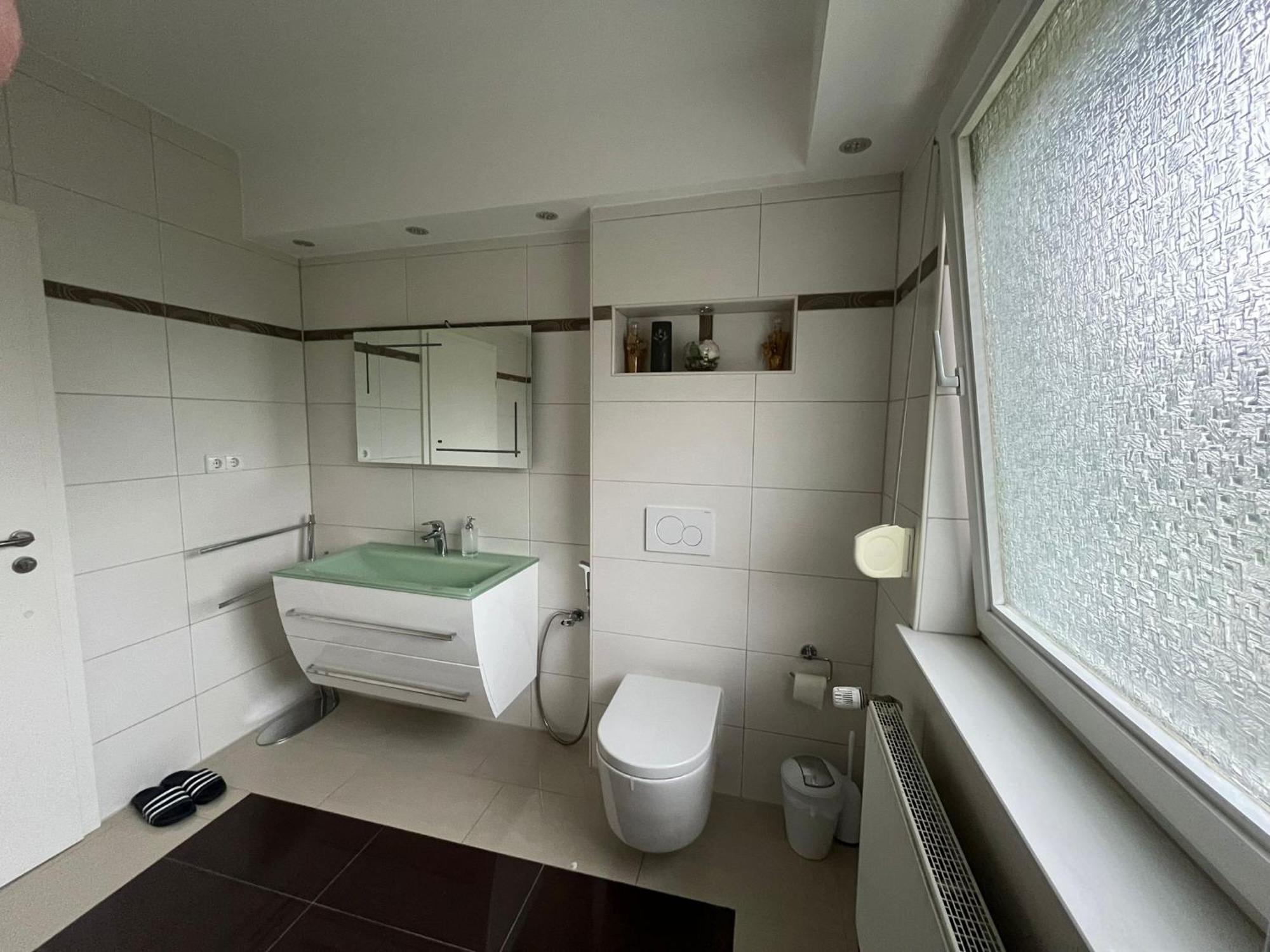 Schickes 110Qm Ferienhaus In Naehe Vw, Messe,Dez Und Orangerie Kassel Bagian luar foto