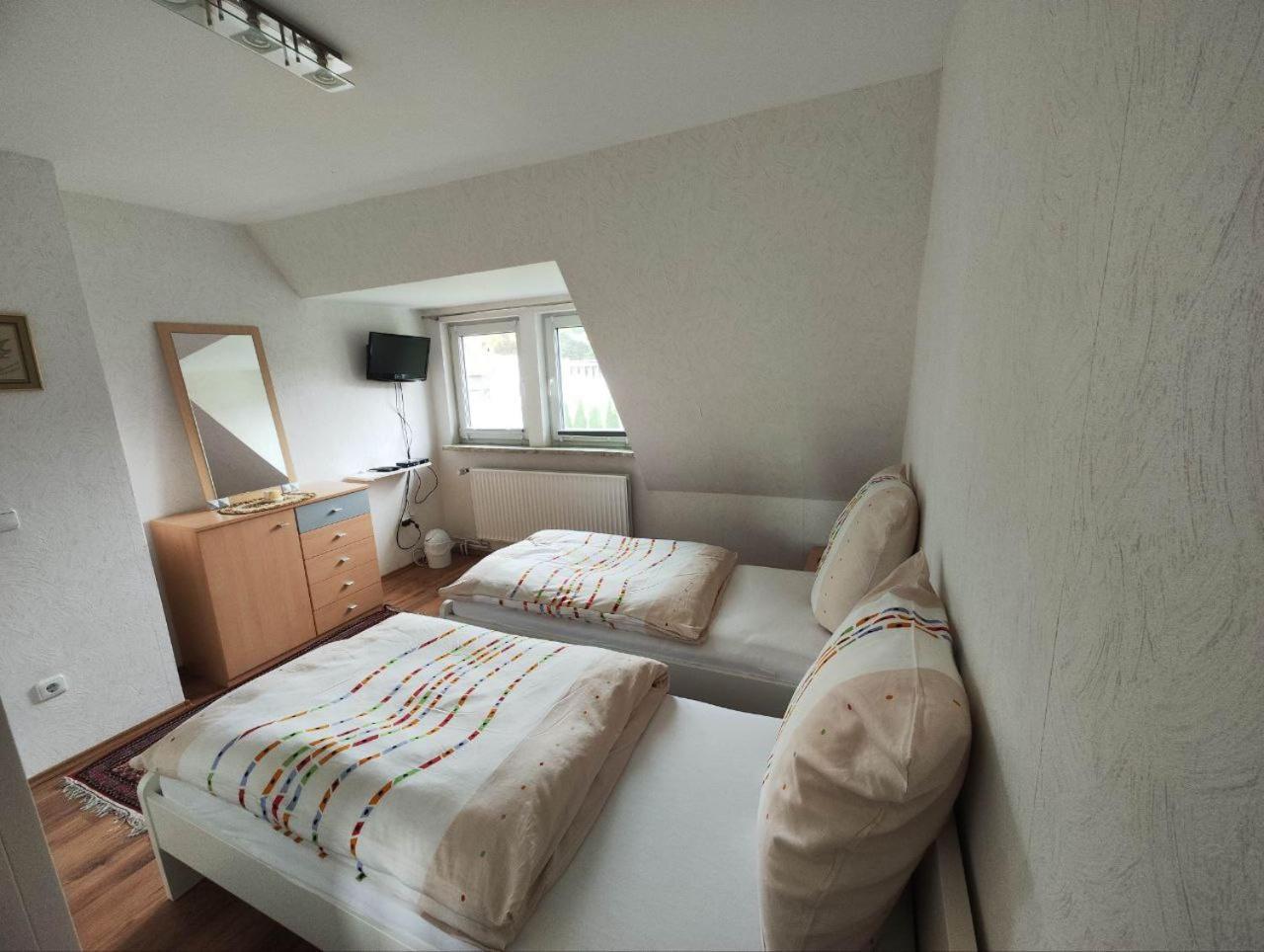 Schickes 110Qm Ferienhaus In Naehe Vw, Messe,Dez Und Orangerie Kassel Bagian luar foto