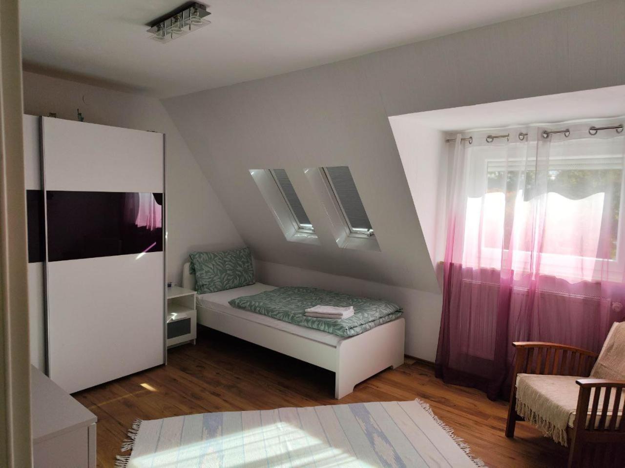 Schickes 110Qm Ferienhaus In Naehe Vw, Messe,Dez Und Orangerie Kassel Bagian luar foto